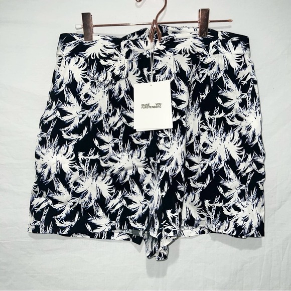 Diane Von Furstenberg Pants - Diane Von Furstenberg Palm Tree Print Silk Edna Short